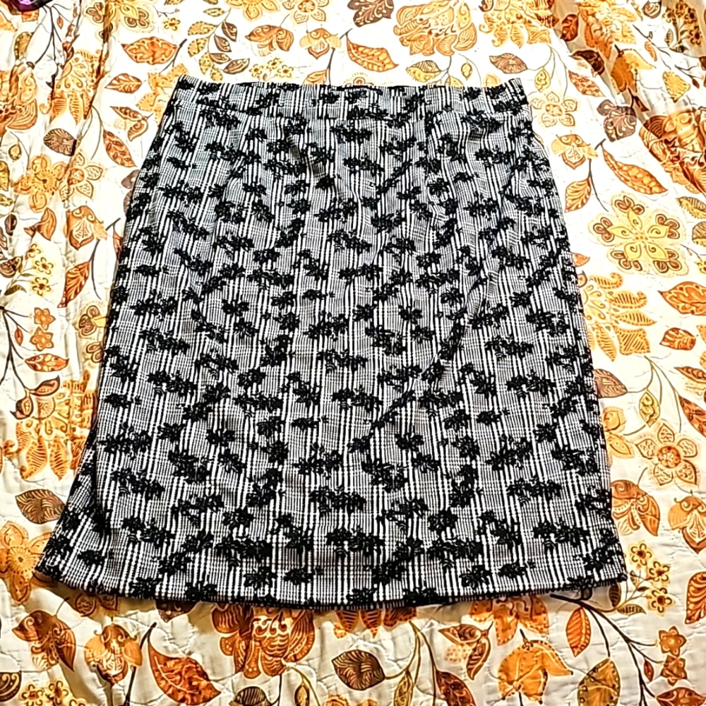 41 Hawthorn Camellia Textured Knit Skirt XL